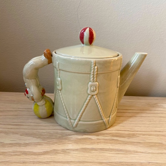 Vintage Clown Handle Teapot - Picture 4 of 6